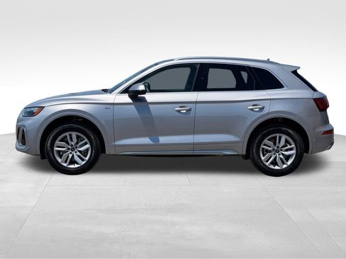 Used 2023 Audi Q5 2.0T Premium w/ Convenience Package AWD/4WD image 2