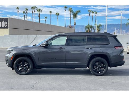 Used 2022 Jeep Grand Cherokee L Laredo RWD image 2