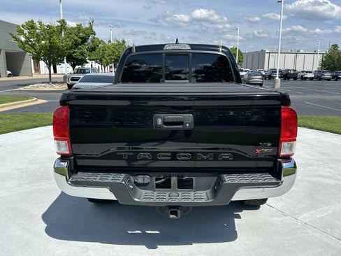 Used 2017 Toyota Tacoma SR5 w/ Tow Package RWD image 9