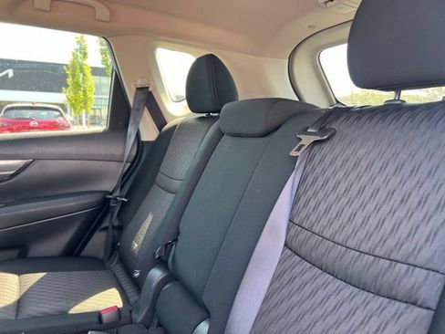 Used 2017 Nissan Rogue SV w/ SV Premium Package FWD image 28