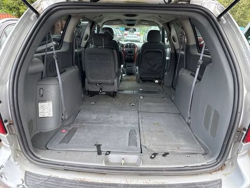 Used 2005 Chrysler Town & Country LX w/ Popular Equipment Group II FWD image 13