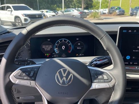 New 2025 Volkswagen Tiguan SE image 21