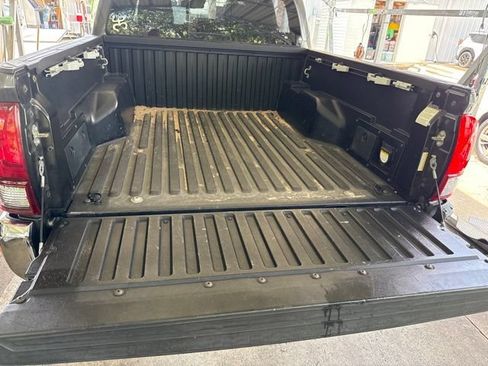 Used 2018 Toyota Tacoma TRD Off-Road AWD/4WD image 4