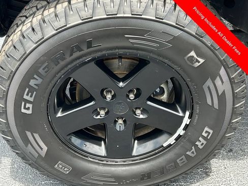 Used 2016 Jeep Wrangler Unlimited Sahara w/ Max Tow Package AWD/4WD image 21