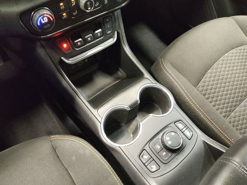 Used 2020 GMC Terrain SLE w/ Driver Convenience Package image 26