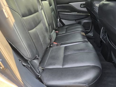 Used 2020 Nissan Murano SL w/ Moonroof Package AWD/4WD image 12