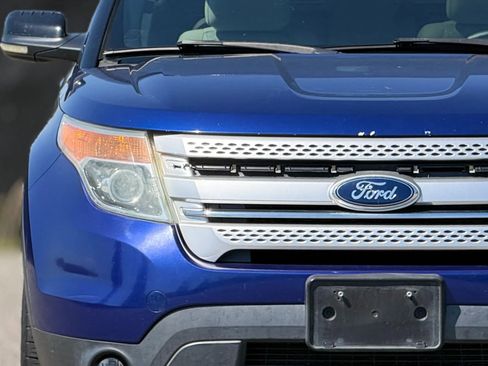 Used 2013 Ford Explorer XLT image 11