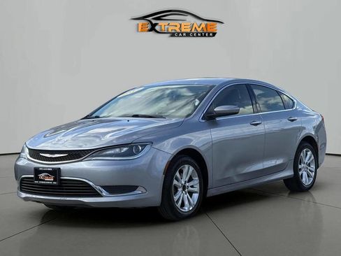 Used 2015 Chrysler 200 Limited w/ Convenience Group image 2