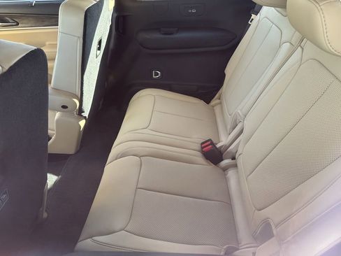 Certified 2022 Jeep Grand Cherokee L Limited w/ Luxury Tech Group II image 8