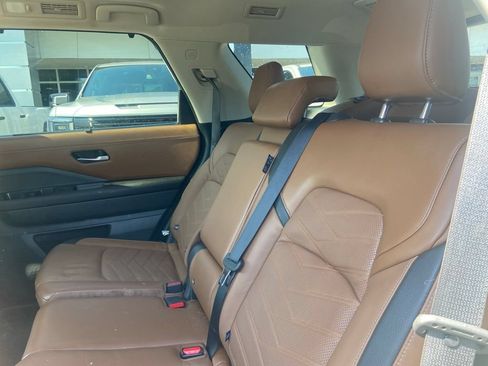 Used 2023 Nissan Pathfinder Platinum w/ Cargo Package AWD/4WD image 11