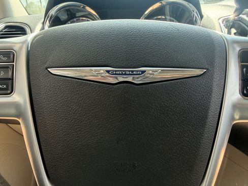 Used 2012 Chrysler Town & Country Touring w/ Entertainment Group #1 FWD image 38