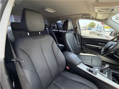 Used 2018 BMW 320i Sedan RWD image 32