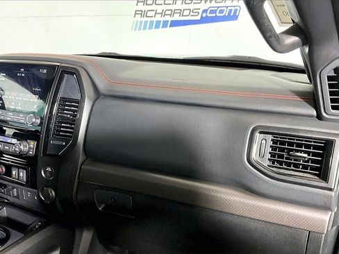 Used 2021 Nissan Titan PRO-4X w/ Pro-4x Convenience Package image 12