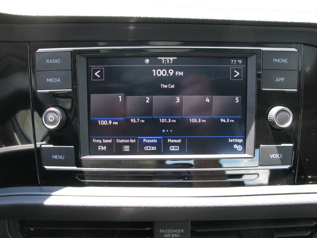 Used 2023 Volkswagen Jetta SE w/ Panoramic Sunroof Package FWD image 17