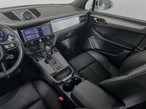 Certified 2026 Porsche Macan AWD/4WD image 25