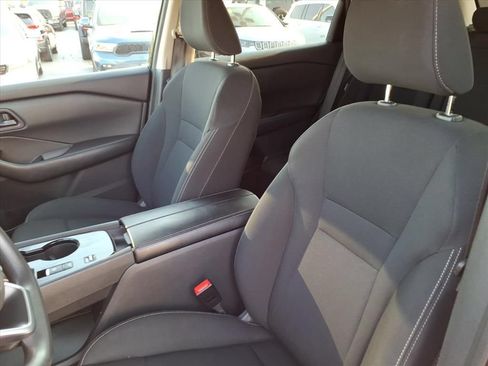 Used 2024 Nissan Rogue S FWD image 10