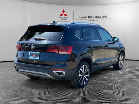 Used 2024 Volkswagen Taos SE image 4