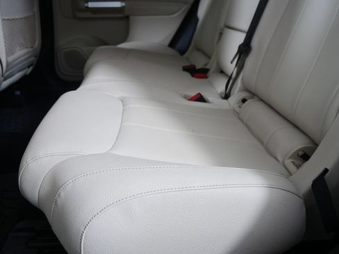 Used 2024 Mercedes-Benz GLB 250 4MATIC image 15