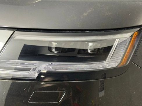 Used 2024 Land Rover Range Rover Long Wheelbase SE image 12