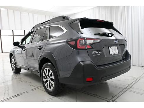 Used 2023 Subaru Outback Premium image 5