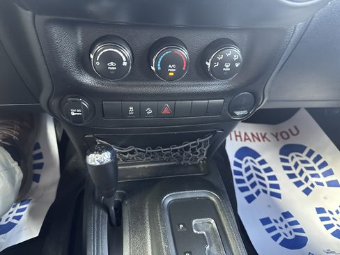 Used 2017 Jeep Wrangler Unlimited Sport w/ Connectivity Group AWD/4WD image 26