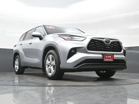 Used 2023 Toyota Highlander LE AWD/4WD image 26