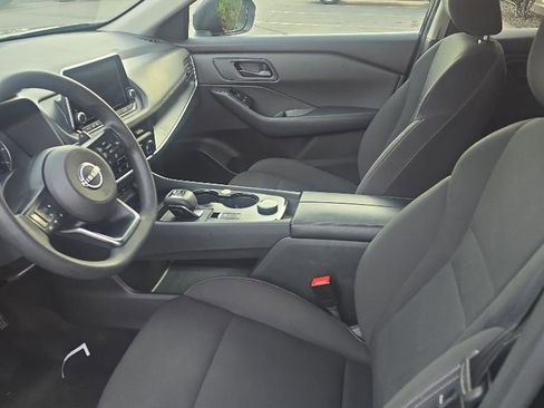 Used 2024 Nissan Rogue S AWD/4WD image 3