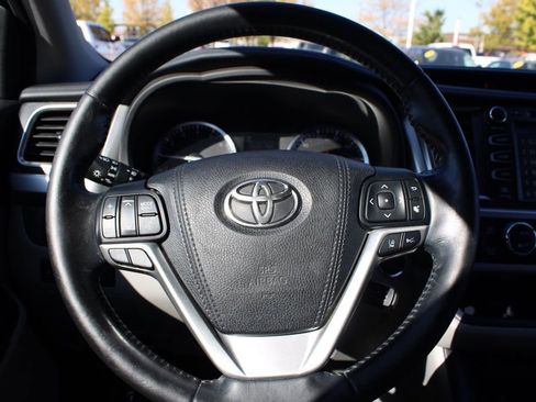 Used 2017 Toyota Highlander Limited Platinum image 33