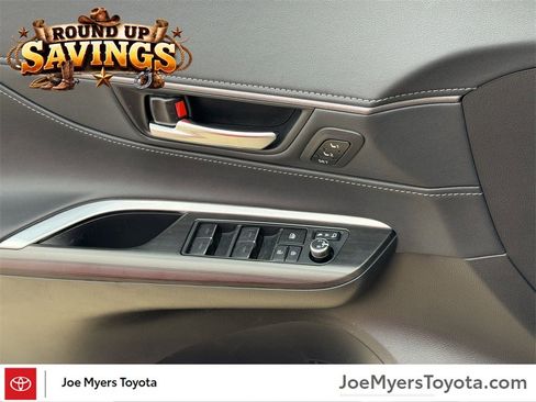 Used 2024 Toyota Venza Limited image 26