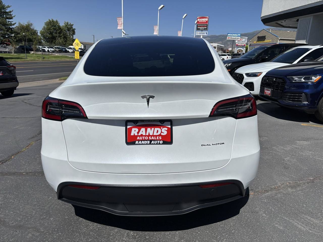 Used 2024 Tesla Model Y Long Range AWD/4WD image 7
