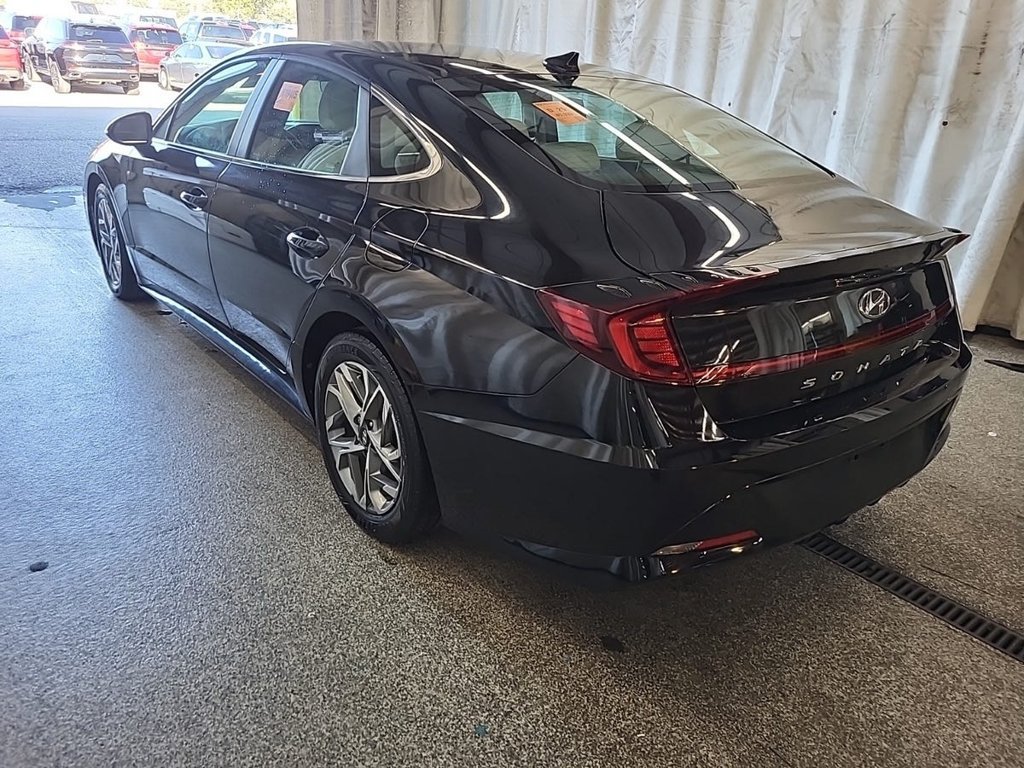 Used 2022 Hyundai Sonata SEL w/ Preferred Accessory Package FWD image 2