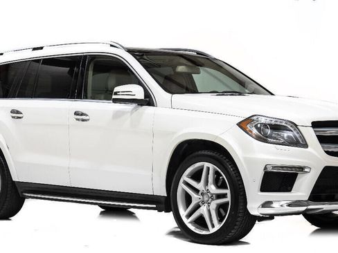 Used 2014 Mercedes-Benz GL 550 GL 550 4MATIC AWD 4dr SUV image 2