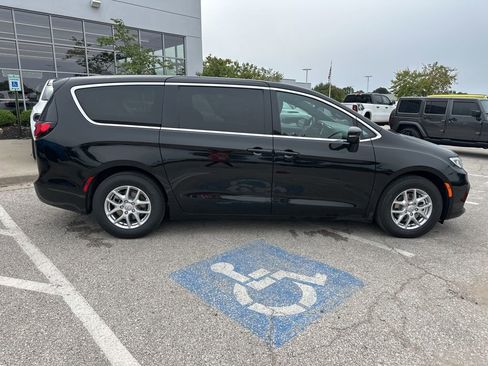 New 2026 Chrysler Pacifica Select image 37