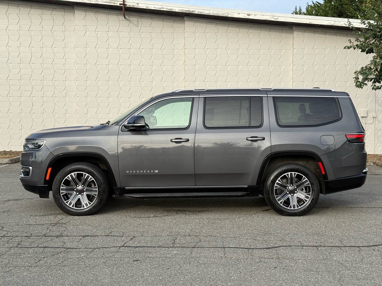 Used 2024 Jeep Wagoneer Series II AWD/4WD image 5