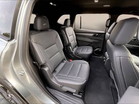 Used 2025 Buick Enclave Sport Touring image 17