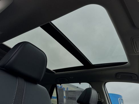 New 2025 Honda Pilot Touring image 17