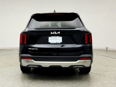 Used 2024 Kia Sorento S w/ Panoramic Sunroof Package FWD image 6