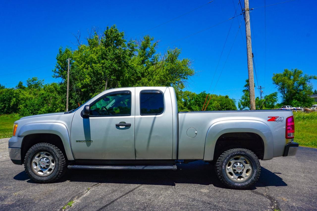 Used 2010 GMC Sierra 2500 SLE w/ SLE Preferred Package AWD/4WD image 6