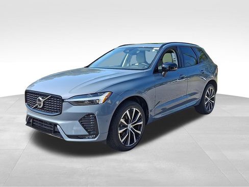 Used 2023 Volvo XC60 B5 Plus AWD/4WD image 3