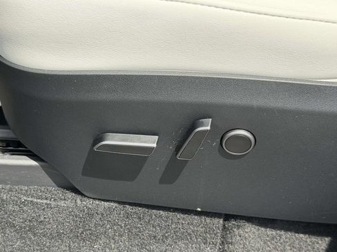 Used 2023 Tesla Model Y Long Range AWD/4WD image 22