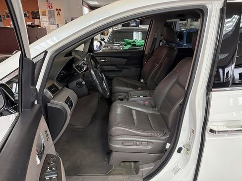 Used 2014 Honda Odyssey Touring Elite image 9