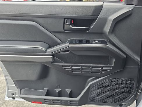 Used 2025 Toyota Tacoma SR5 image 27