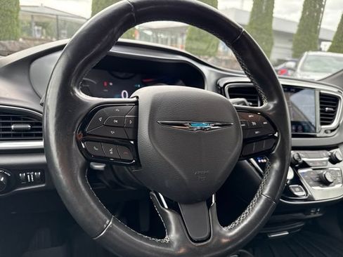 Used 2019 Chrysler Pacifica Touring-L w/ S Appearance Package FWD image 14