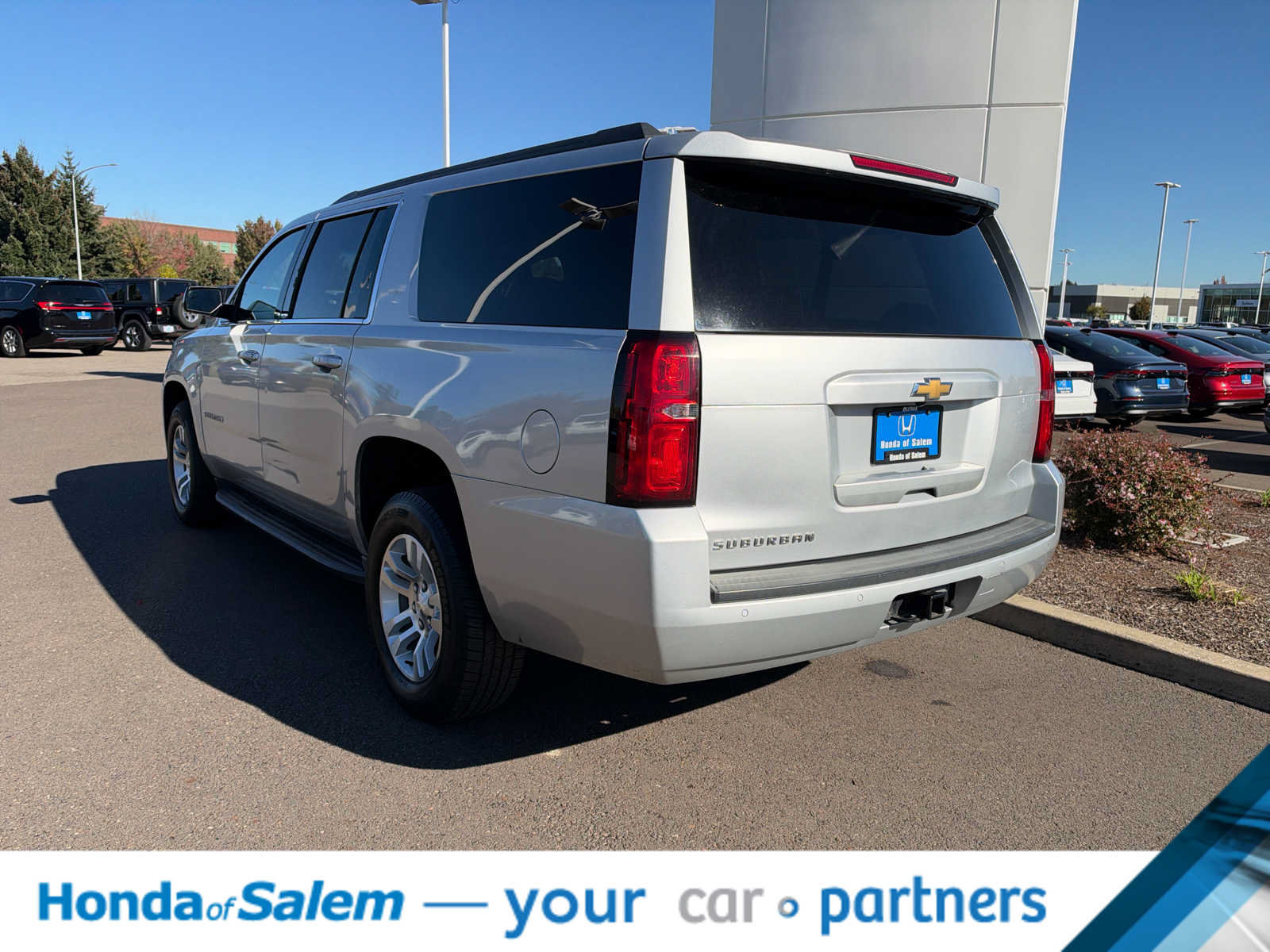 Used 2018 Chevrolet Suburban LT AWD/4WD image 4