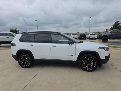 New 2026 Jeep Cherokee Overland w/ Trailer Tow Group AWD/4WD image 6