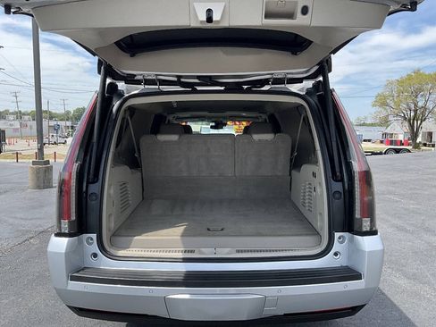 Used 2017 Cadillac Escalade ESV Luxury AWD/4WD image 23
