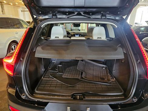 Certified 2024 Volvo XC40 B5 Plus w/ Climate Package AWD/4WD image 6