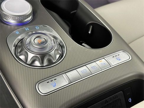 Used 2025 Genesis GV60 AWD image 32