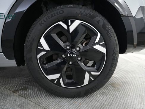 Used 2024 Kia Niro Wind w/ Wind Preserve Package FWD image 9