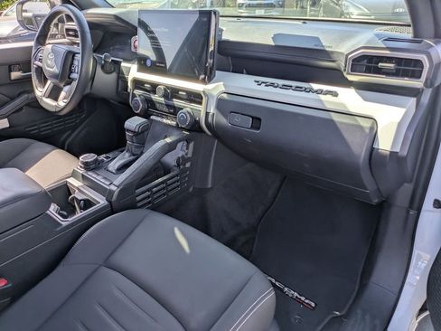 Used 2024 Toyota Tacoma TRD Off-Road image 30